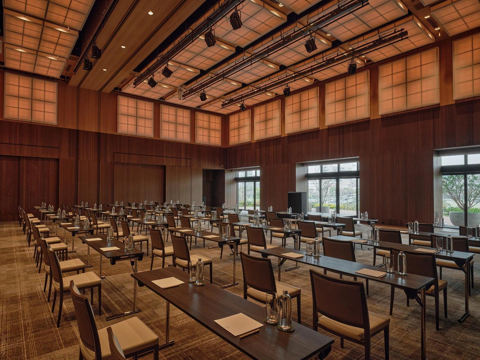 Patina Osaka Hotel Exterior photo