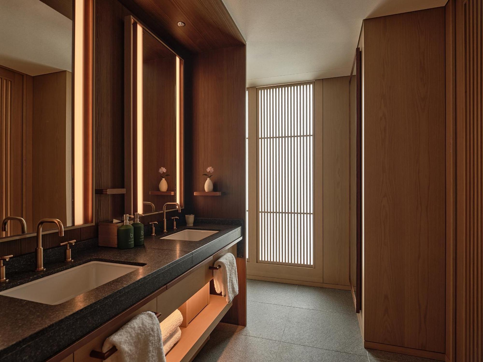 Patina Osaka Hotel Exterior photo